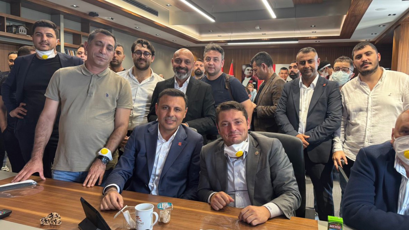 chplilerden istanbul il baskanligi binasinda ozgur celik ile fotografli paylasim pSBxzK6P