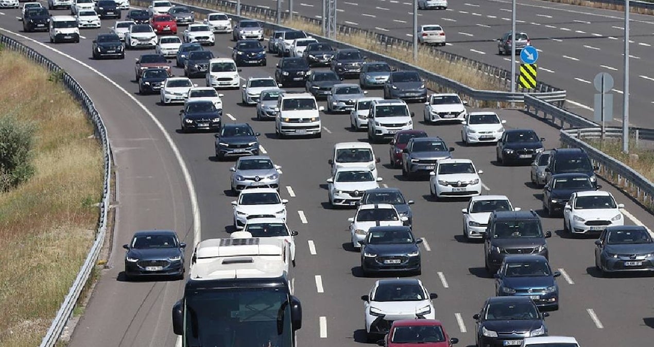 istanbulda sabah trafigi yuzde 72ye cikti a6r93kbx