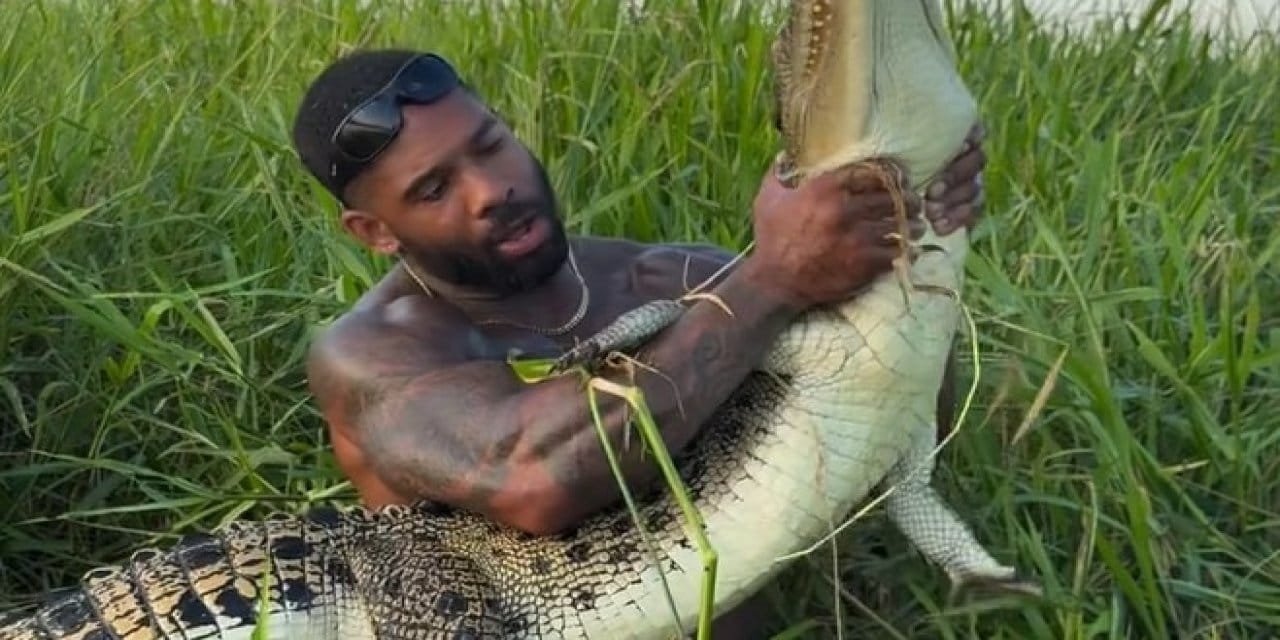 timsahlarla guresen adam ulkeyi ayaga kaldirdi q19nJmld