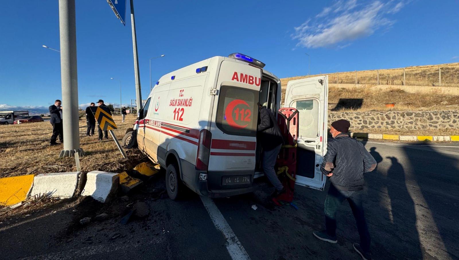 agrida ambulanskazaya karisti 2si agir 7 yarali NQGGOteI.jpg