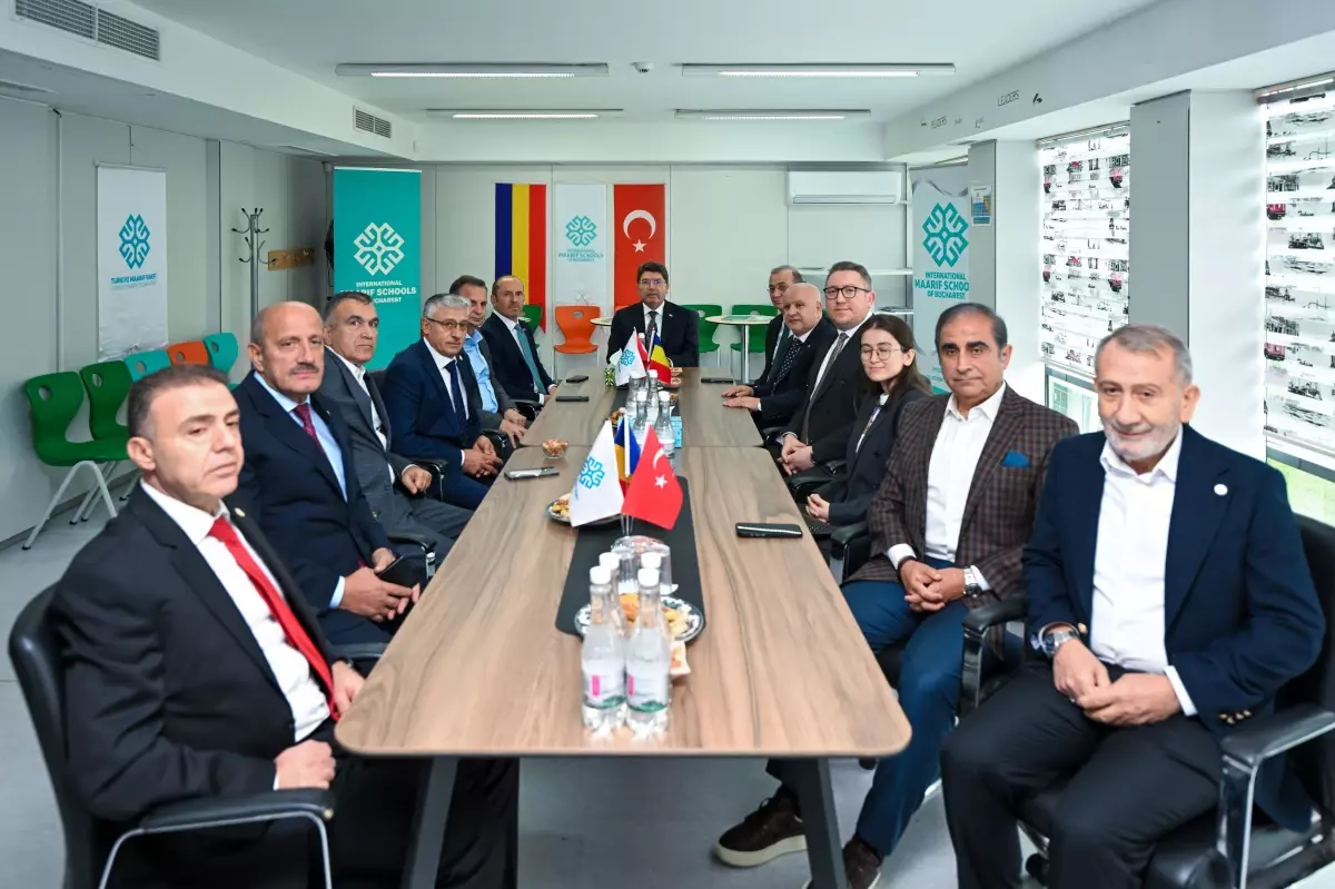 bakan tunc romanyada maarif okulunu ziyaret etti hl4A3aTp.jpg
