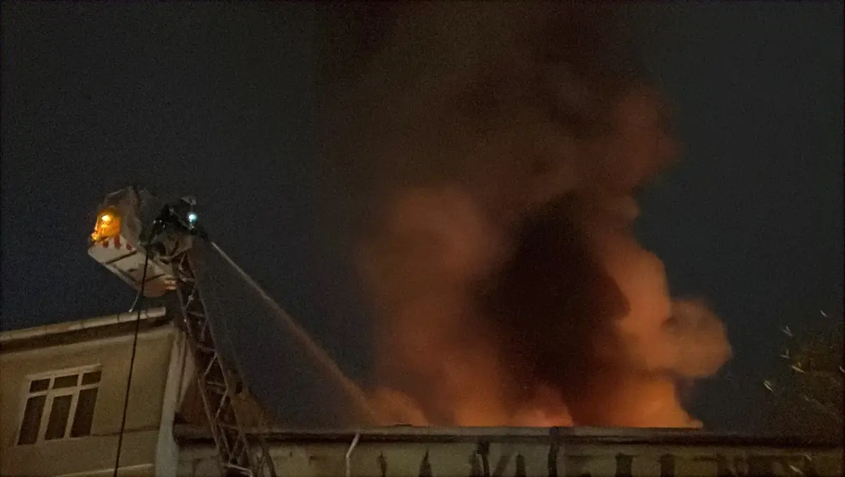 beyoglunda yangin kundaklama suphesi Qrv3ERhv.jpg