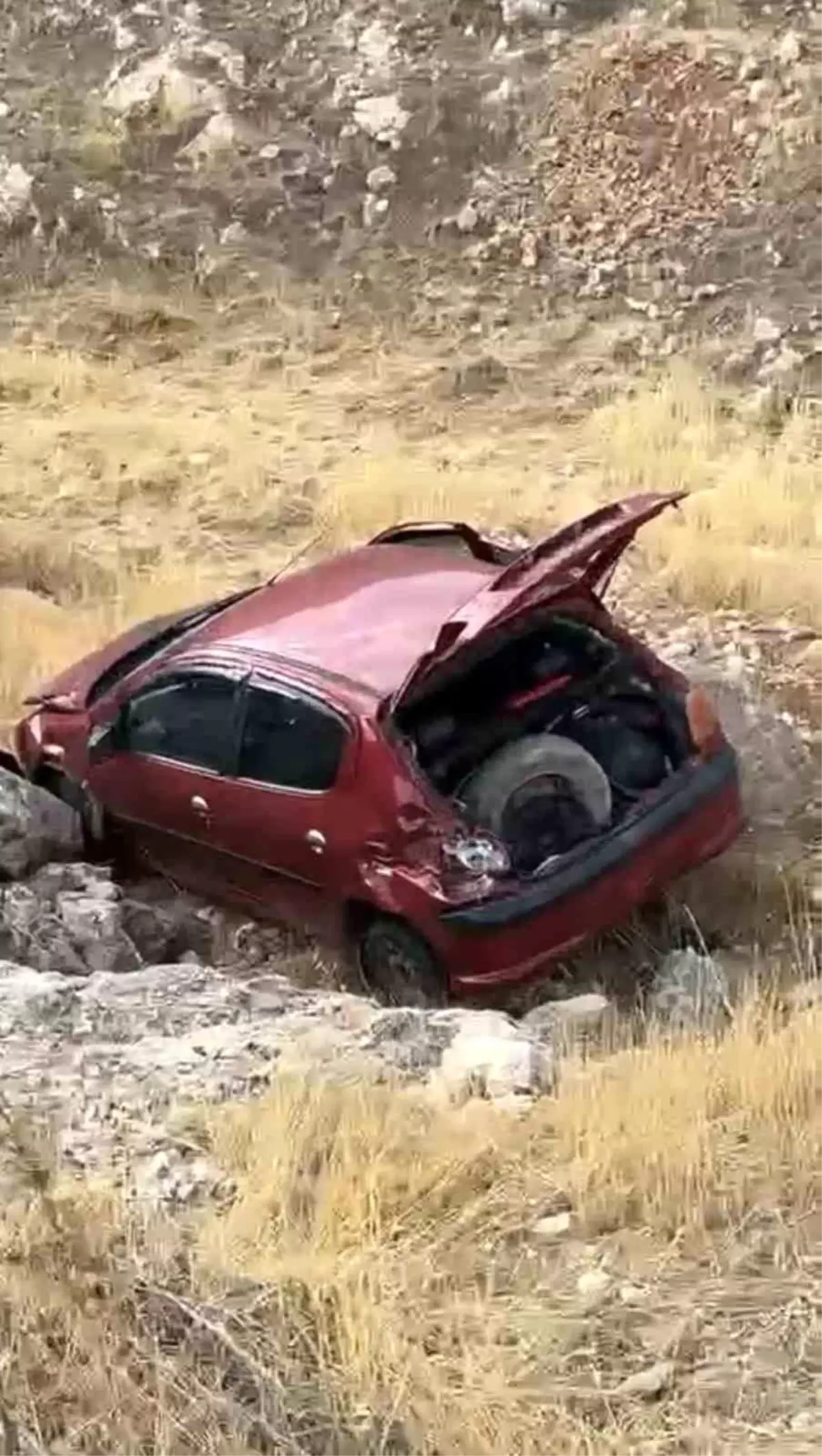 mardinde sarampole devrilen otomobilin surucusu yaralandi puSYz8rj.jpg