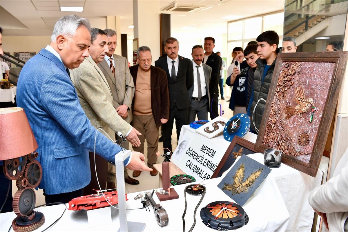 Silifke’de TÜBİTAK 4006 Bilim Fuarı Coşkuyla Açıldı