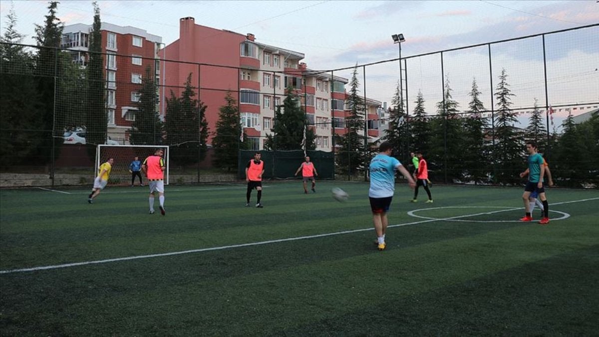 Uzmanlar uyardı: Halı saha maçları gizli kalp hastalıklarını tetikliyor