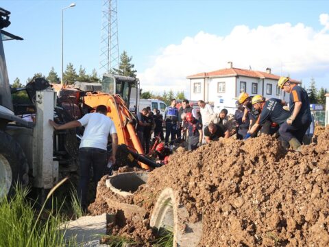 Kastamonu’da Toprak Altında Kalan İşçi Kurtarılıyor